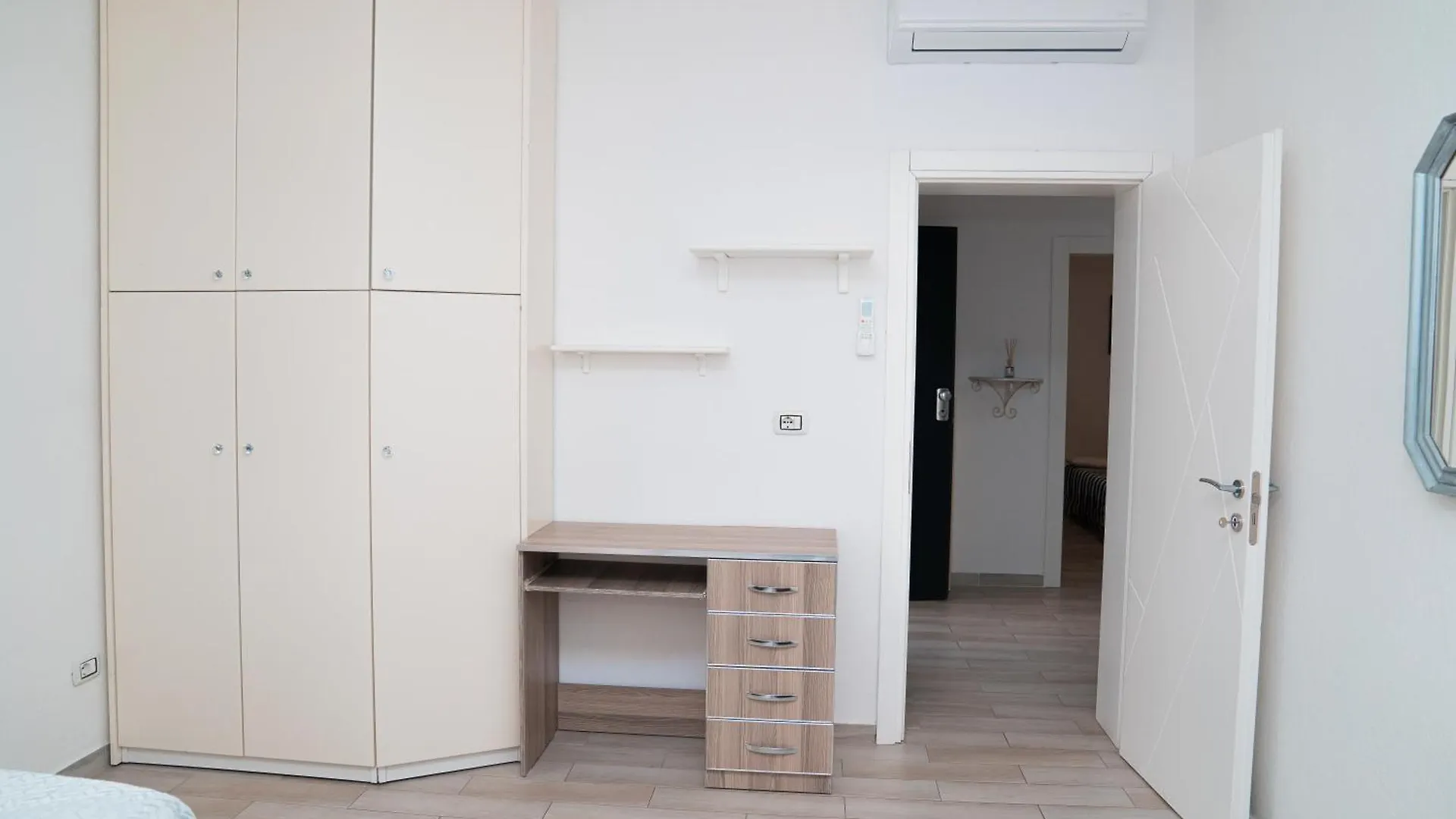 Vila Kristal Tirana Apartments 0*,  Albania